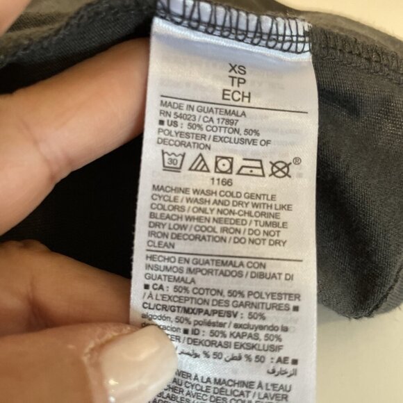 THE BEATLES YELLOW SUBMARINE Tee Shirt Women XS Gray Cropped 70s Vibes Old Navy - Picture 8 of 9